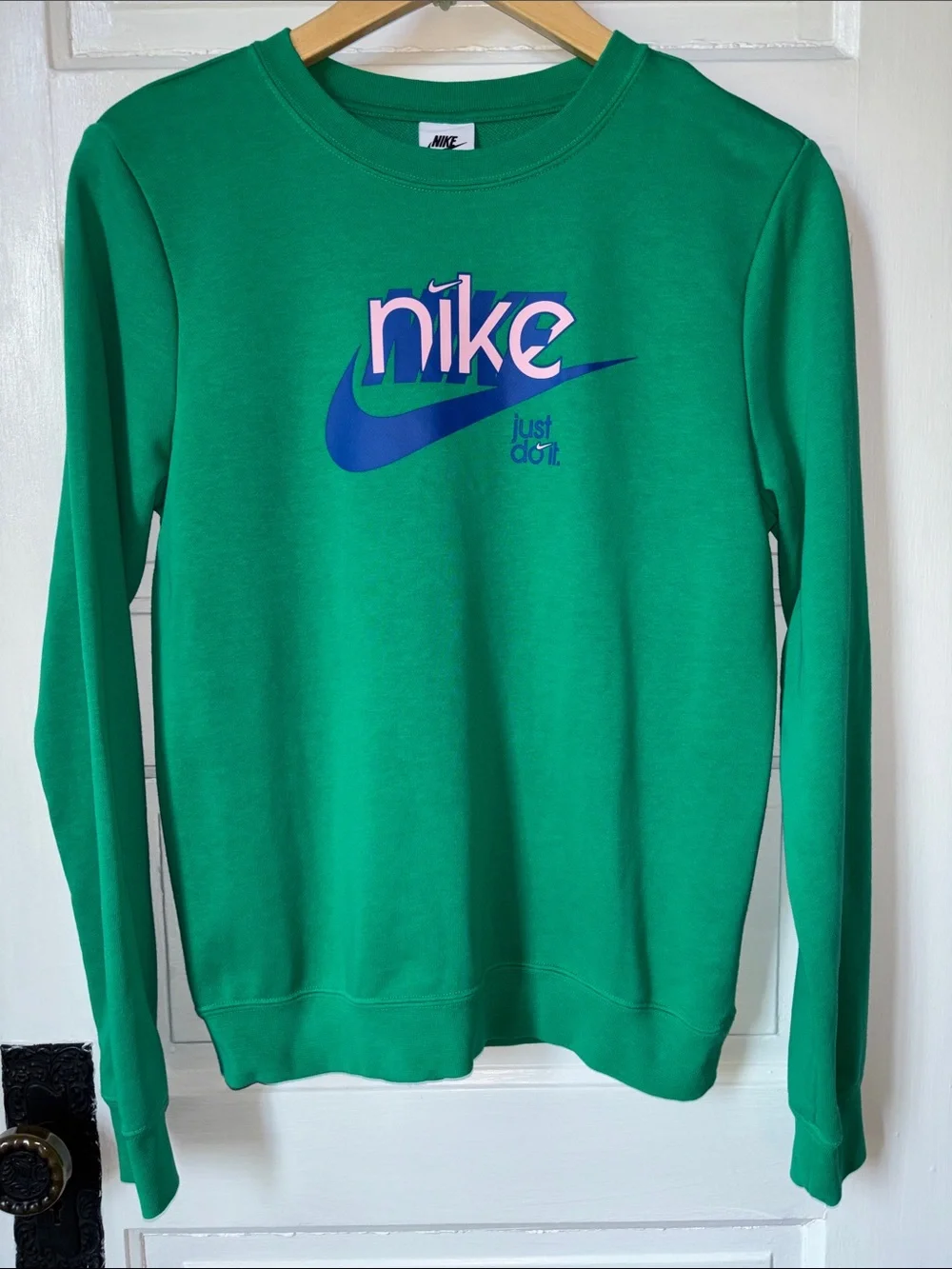 NIKE GRAPHIC PRINT LOGO CREWNECK SWEATSHIRT